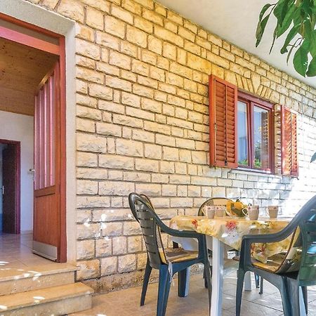 Awesome Apartment In Pula With Wifi Buitenkant foto